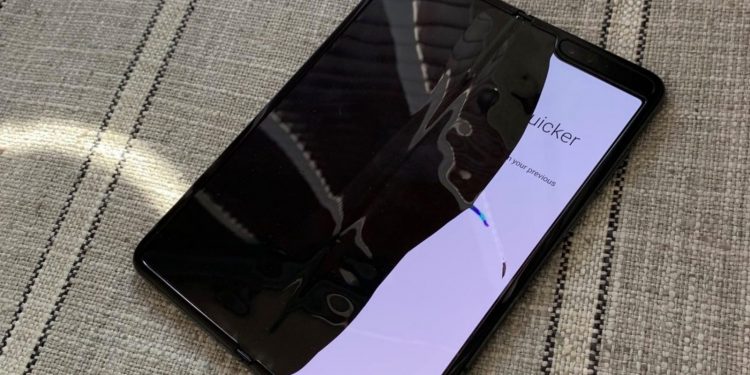 Samsung Galaxy Fold display issues