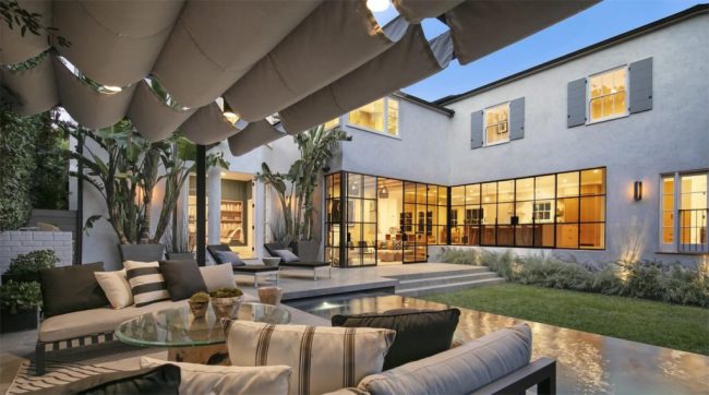 Take a Tour Inside the Former Beverly Hills Mansion of Justin Bieber