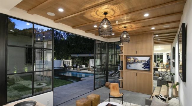 Take a Tour Inside the Former Beverly Hills Mansion of Justin Bieber
