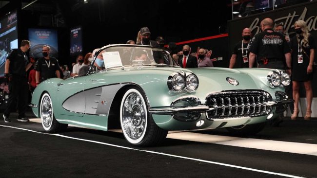 Kevin Hart Buys a Stunning 1959 Chevrolet Corvette Convertible