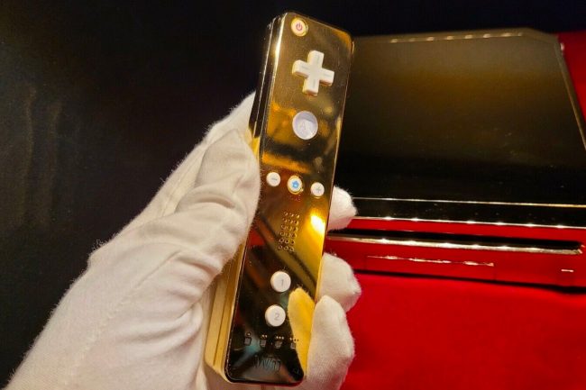 This Royal Nintendo Wii Made For Queen Elizabeth Costs US$300,000