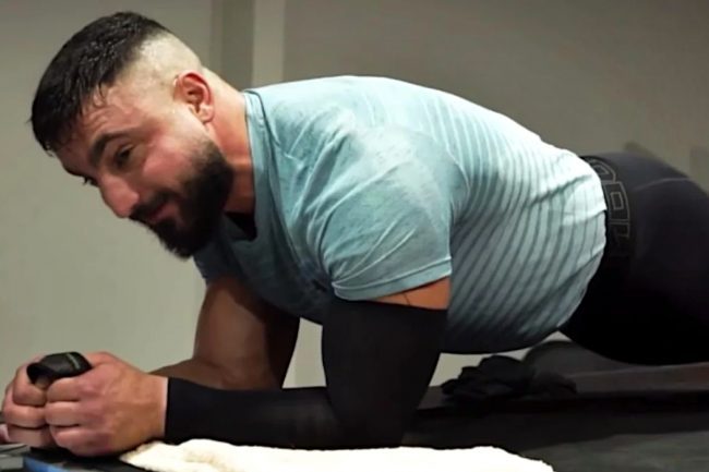 Aussie Legend Breaks the Guinness World Record for the Longest Plank