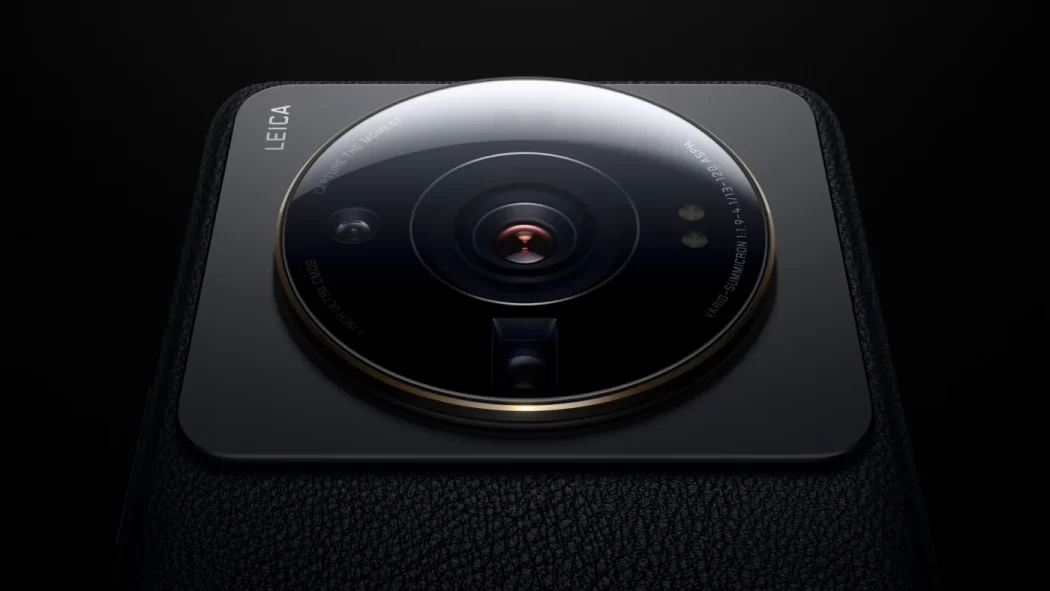 Xiaomi 12S Ultra Looks Like a Camera with a Phone Attached