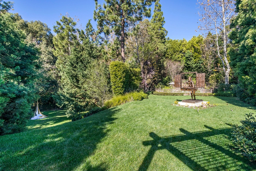 Jim Carrey Estate in L.A. Slips on the Market for $29 Million - A Luxury Mansion Tour